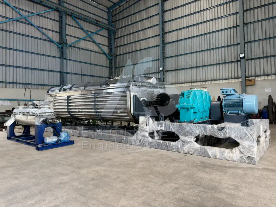 Paddle dryer with heating-medium jacket tubes and drive train