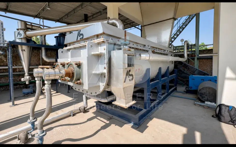 Paddle dryer installation with cyclone and insulated ducting