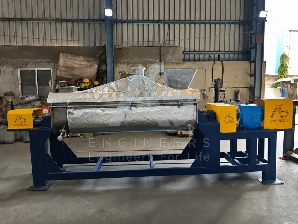 Paddle dryer with safety-guarded drive and gearbox